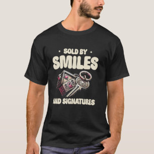 Verkauft von Lächeln und Unterschriften Immobilien T-Shirt