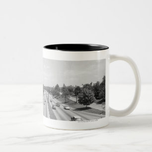 Verkehr auf Landstraße Zweifarbige Tasse