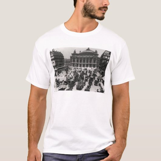 Verkehr vor dem Paris-Opernhaus T-Shirt (Vorderseite)