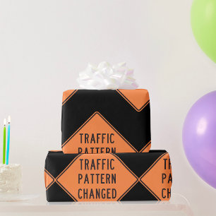 Verkehrsmuster Geändertes Straßenwarnschild Geschenkpapier