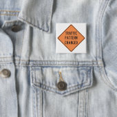 Verkehrsmuster Geändertes Straßenwarnschild Orange Button (Beispiel)