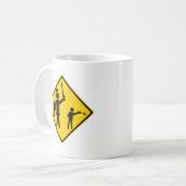 Verkehrsschild David und Goliath Kaffeetasse (Vorderseite Links)