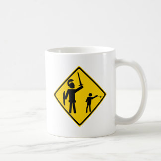 Verkehrsschild David und Goliath Kaffeetasse