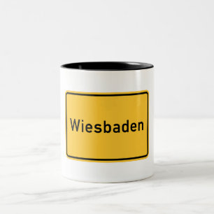 Verkehrsschild Wiesbadens, Deutschland Zweifarbige Tasse