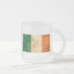 Verkratzte und getragene Vintage irische Flagge Mattglastasse