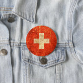 Verkratzte und getragene Vintage Schweizer Flagge Button (Beispiel)