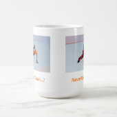 Verlangsamen Sie nie orange kurzen BahnSpeedskater Kaffeetasse (Mittel)