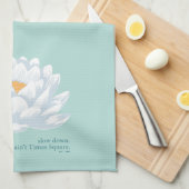 Verlangsamt, nicht zu spät - der weiße Lotus Geschirrtuch (Viertel Falte)