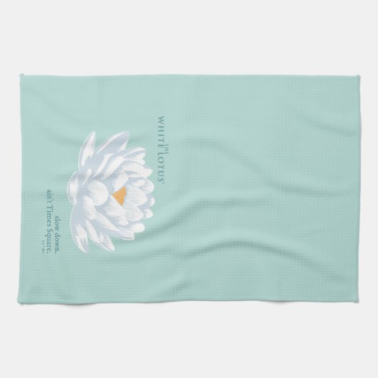 Verlangsamt, nicht zu spät - der weiße Lotus Geschirrtuch (Horizontal)