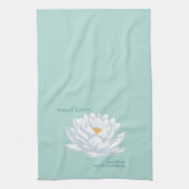 Verlangsamt, nicht zu spät - der weiße Lotus Geschirrtuch (Vertikal)