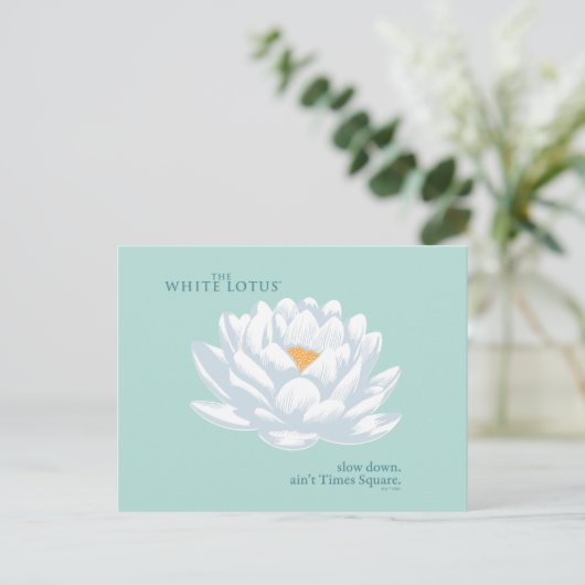 Verlangsamt, nicht zu spät - der weiße Lotus Postkarte (Stehend Vorderseite)