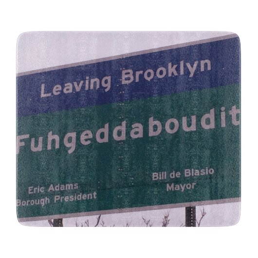 Verlassen von Brooklyn New York Fuhgeddaboudit Schneidebrett (Vorderseite)