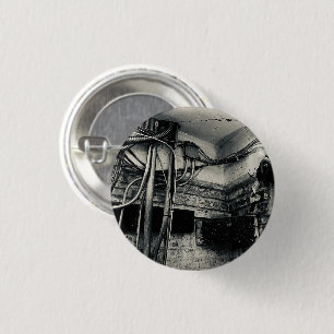 Verlassene Fabrik Rissige Gipsdecke Pinback Button