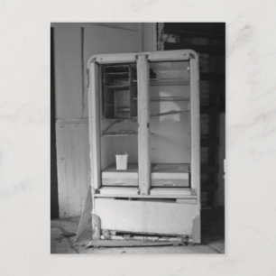 Verlassener Kühlschrank Postkarte