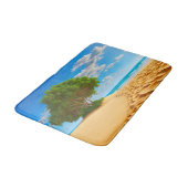 Verlassener tropischer Insel-Sandstrand Badematte (Schrägansicht)