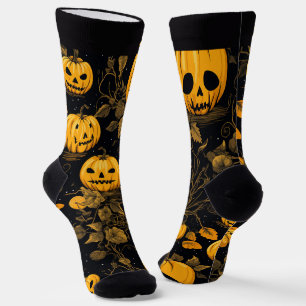 Verlassener Wald mit Halloween-Kürbislaterne Socken