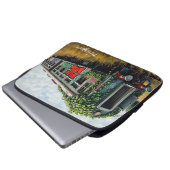 Verlassener Zug voller Efeu und Graffiti Laptopschutzhülle (Vorne Knopf)