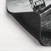 Verlassenes Boot auf Dungeness Strand Mousepad (Ecke)