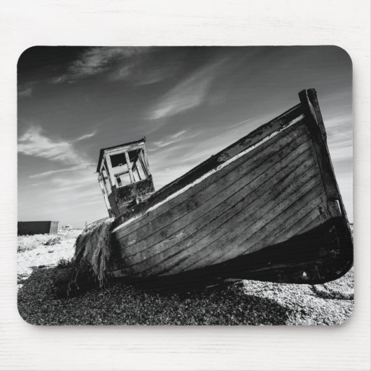 Verlassenes Boot auf Dungeness Strand Mousepad (Vorne)