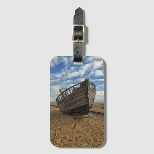 Verlassenes hölzernes Fischerboot | Dungeness Gepäckanhänger (Vorderseite Vertikal)