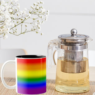 Verlaufende LGBTQ+ Regenbogen-Farbenflagge - Regen Zweifarbige Tasse