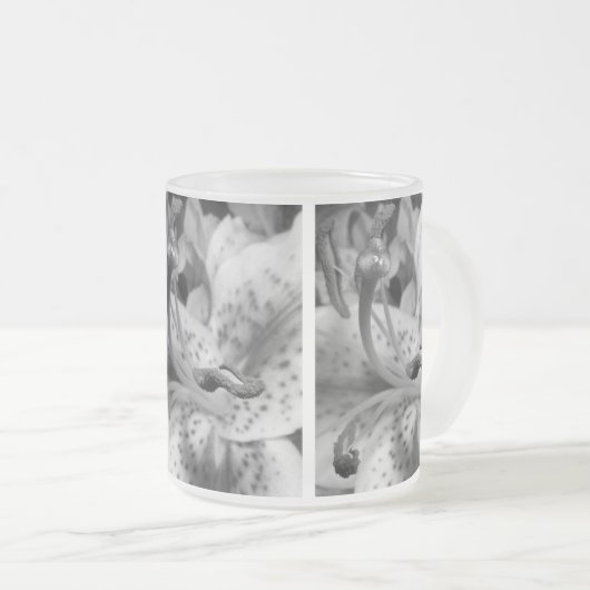 Verleitende Lilie Mattglastasse (VorderseiteRechts)