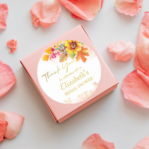 Verlieb dich in die Herbstfoliage Brautparty-Einla Runder Aufkleber