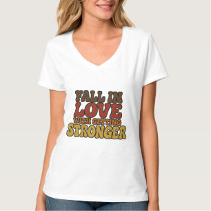 Verliebe dich in das Stärkerwerden – Herbst-Fitnes T-Shirt