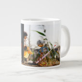 Verliefd fubby poppetje dat hart heeft geschilderd Jumbo-Tasse (Vorderseite Rechts)