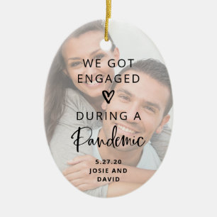 Verlobt während einer Pandemie   Zwei Fotos Keepsa Keramik Ornament