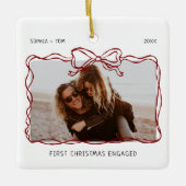 Verlobter Burgundy Bow Frame Keramikornament (Vorderseite)