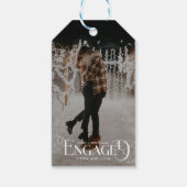 Verlobtes Minimalistisches Fun Typografy-Foto Geschenkanhänger (Rückseite)