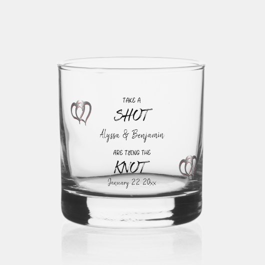 Verlobtes Paar, das den Knoten bindet Whiskyglas (Vorderseite)