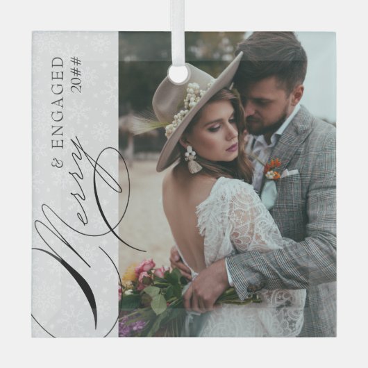 Verlobtes Skript Vertikales Foto Snowflake Ornament Aus Glas (Vorderseite)