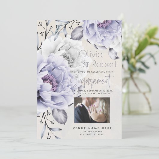 VERLOBUNG | Rustikaler Lilac und Alabaster Peony F Einladung (Stehend Vorderseite)