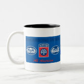 Verlobungen der 82. im Flugzeug Abteilung Zweifarbige Tasse (Links)