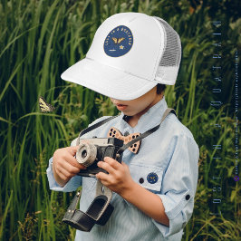 Verloren in einer Quatrain-Höhle von Adiela Akoo Truckerkappe
