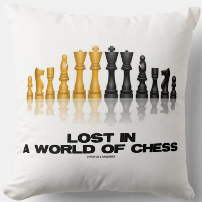 Verloren in einer Welt des Schachs Kissen (Memorable throw pillow for any avid chess player who is frequently "Lost In A World Of Chess")