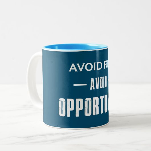 Vermeiden Sie Chancen. Zweifarbige Tasse (Vorderseite Links)