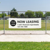 Vermietung von Apartments mit einem schwarzen und Banner (Insitu)