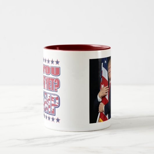 Vermissen Sie mich noch - Präsident Trump Zweifarbige Tasse (Mittel)