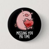 Vermisst Pig Time Funny Animal Pub Dark BG Button (Vorderseite)