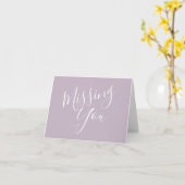 Vermisstes Sie Modernes Drehbuch Lila in Dusty Pas Karte (Gelbe Blume)