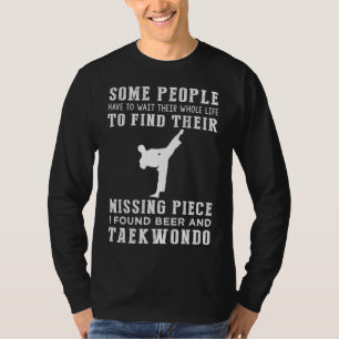 "Vermisstes Stück gefunden: Bier und Taekwondo!" T-Shirt