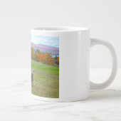 Vermont Sheep im Herbst Jumbo-Tasse (Rechts)