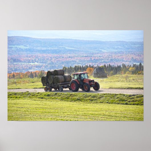 Vermont Tractor Hauling Hay Bales Poster (Vorne)