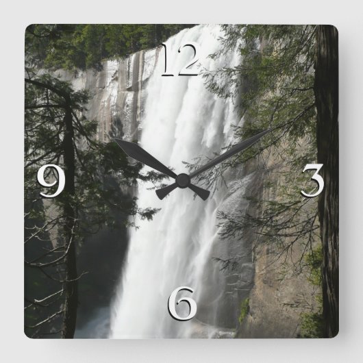 Vernal Falls III: Yosemite National Park Quadratische Wanduhr (Vorderseite)
