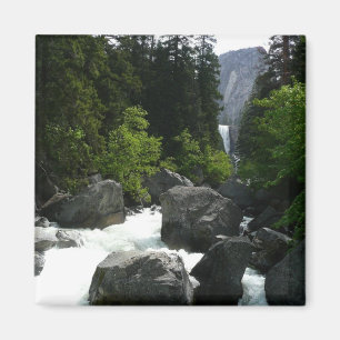 Vernal Falls in der Ferne in Yosemite Magnet