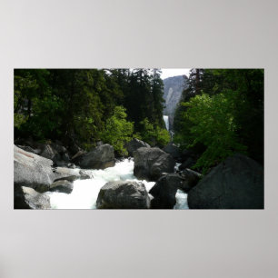 Vernal Falls in der Ferne in Yosemite Poster