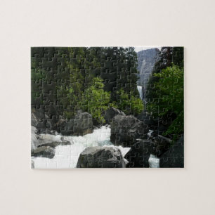 Vernal Falls in der Ferne in Yosemite Puzzle